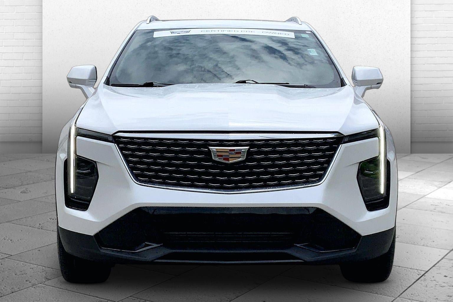 Used 2025 Cadillac XT4 Premium Luxury FWD image 2