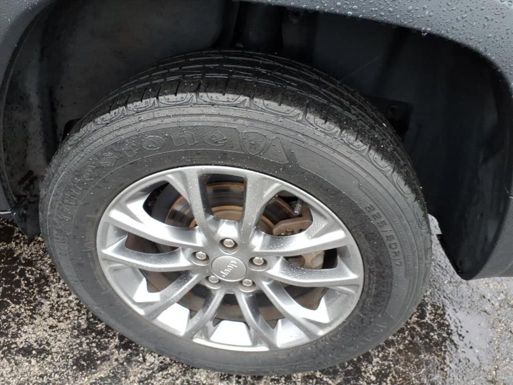 Used 2020 Jeep Cherokee Latitude Plus w/ Cold Weather Group image 5