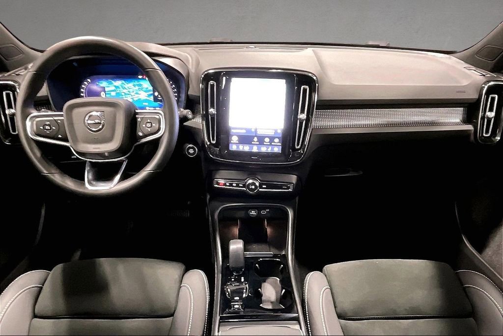 Certified 2023 Volvo XC40 B5 Plus w/ Climate Package AWD/4WD image 7