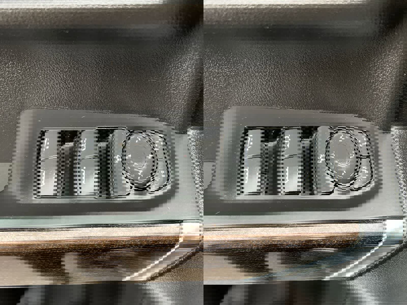 Used 2020 Chevrolet Silverado 1500 LT w/ All-Star Edition AWD/4WD image 17