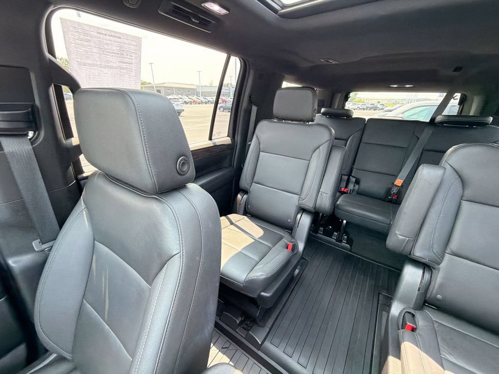 Used 2022 Chevrolet Suburban LT w/ Luxury Package AWD/4WD image 12