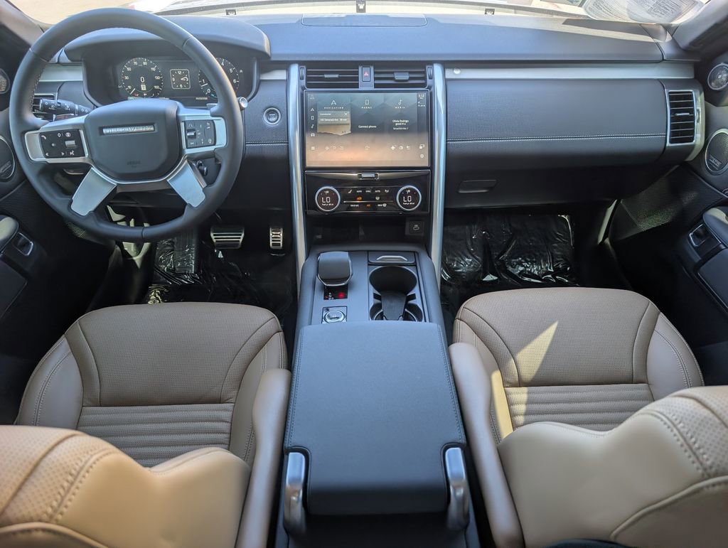 Used 2025 Land Rover Discovery Dynamic SE AWD/4WD image 19