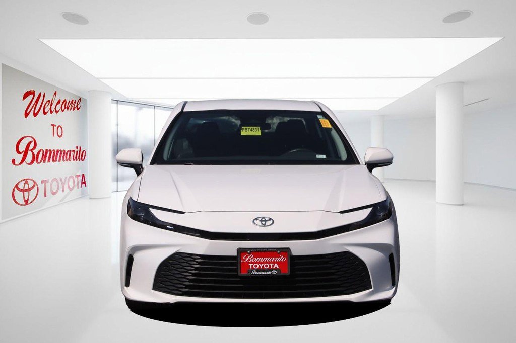 Used 2025 Toyota Camry LE image 3