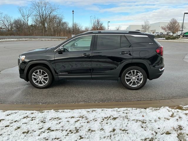 Used 2024 GMC Terrain SLT image 9