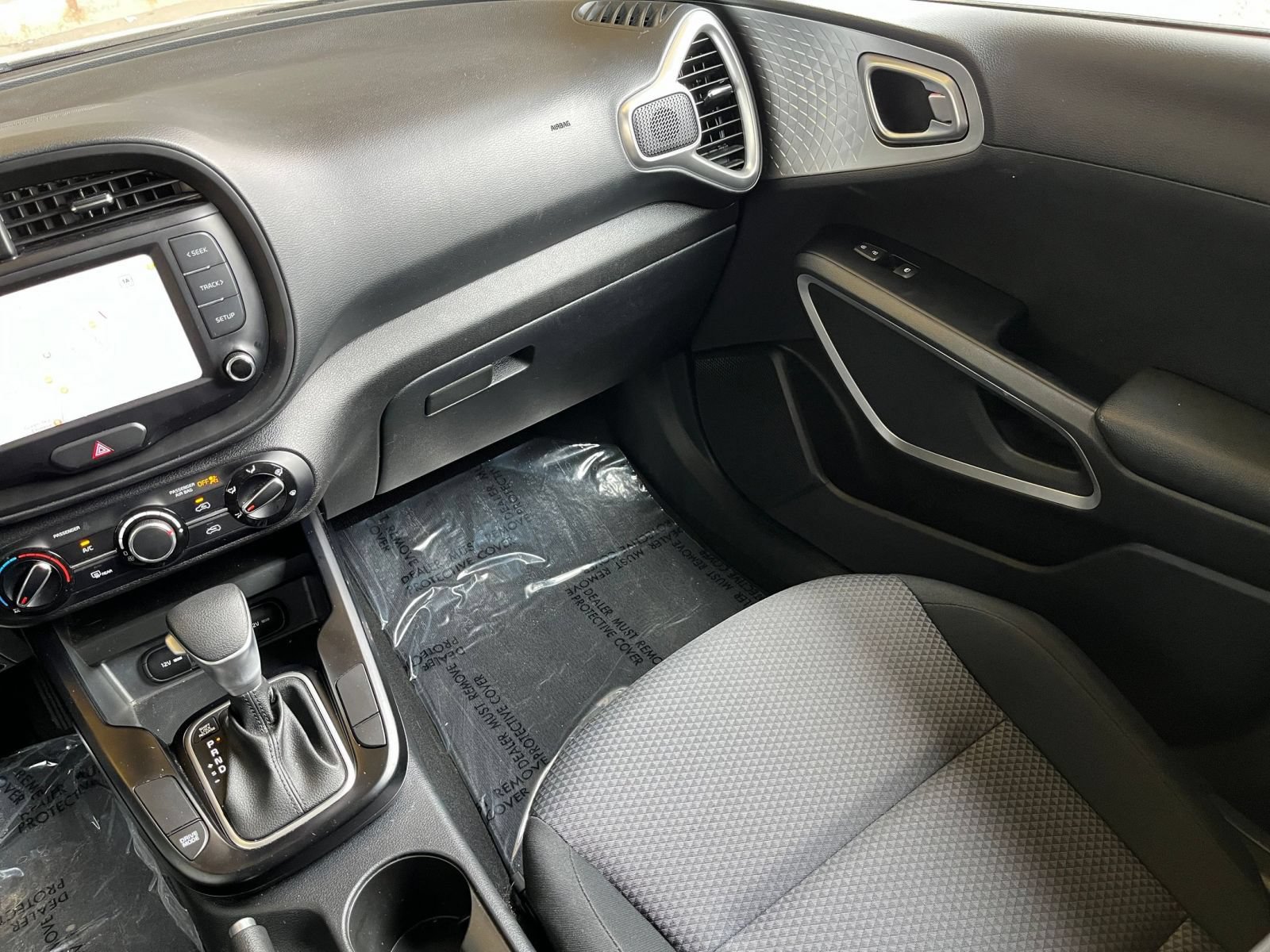 Used 2025 Kia Soul LX w/ LX Technology Package FWD image 35