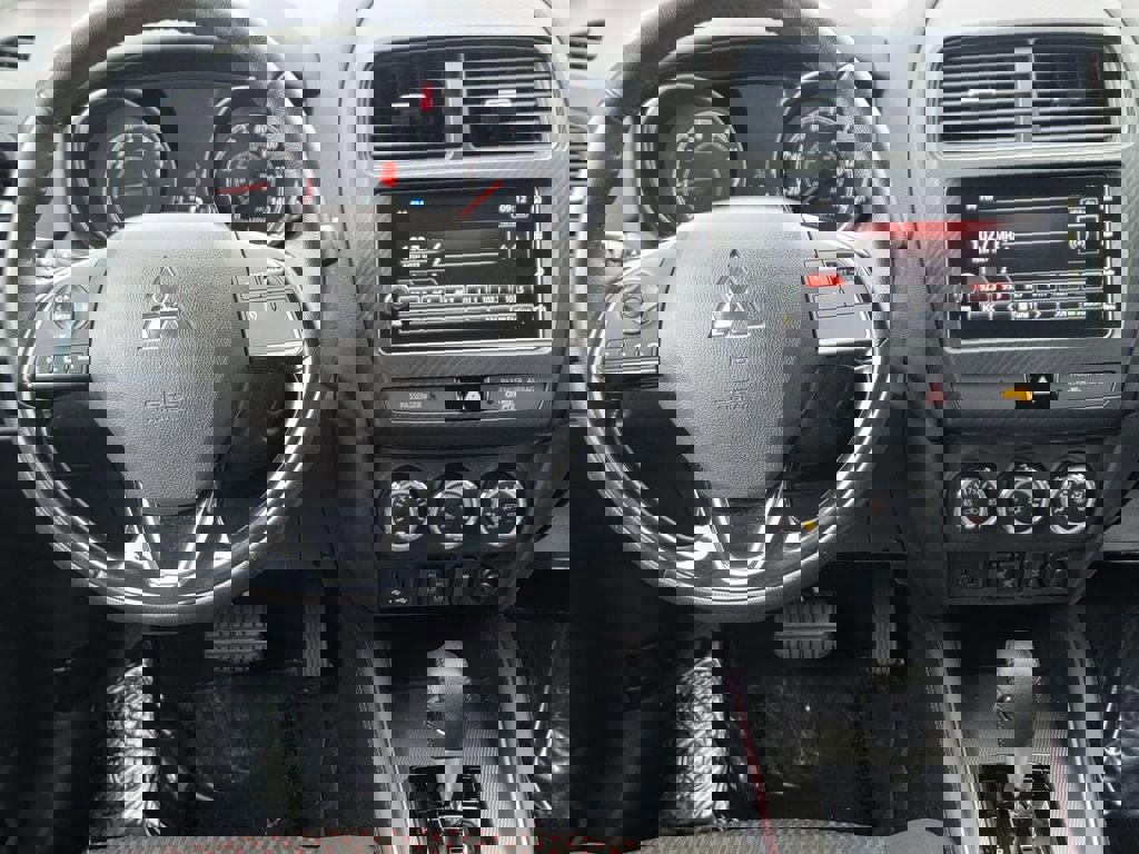 Used 2019 Mitsubishi Outlander Sport ES AWD/4WD image 17