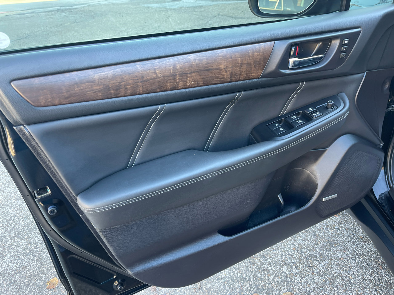 Used 2018 Subaru Outback 2.5i Limited image 12