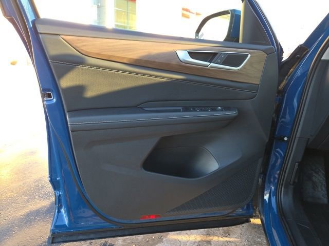 Used 2025 Volkswagen Atlas SE image 11