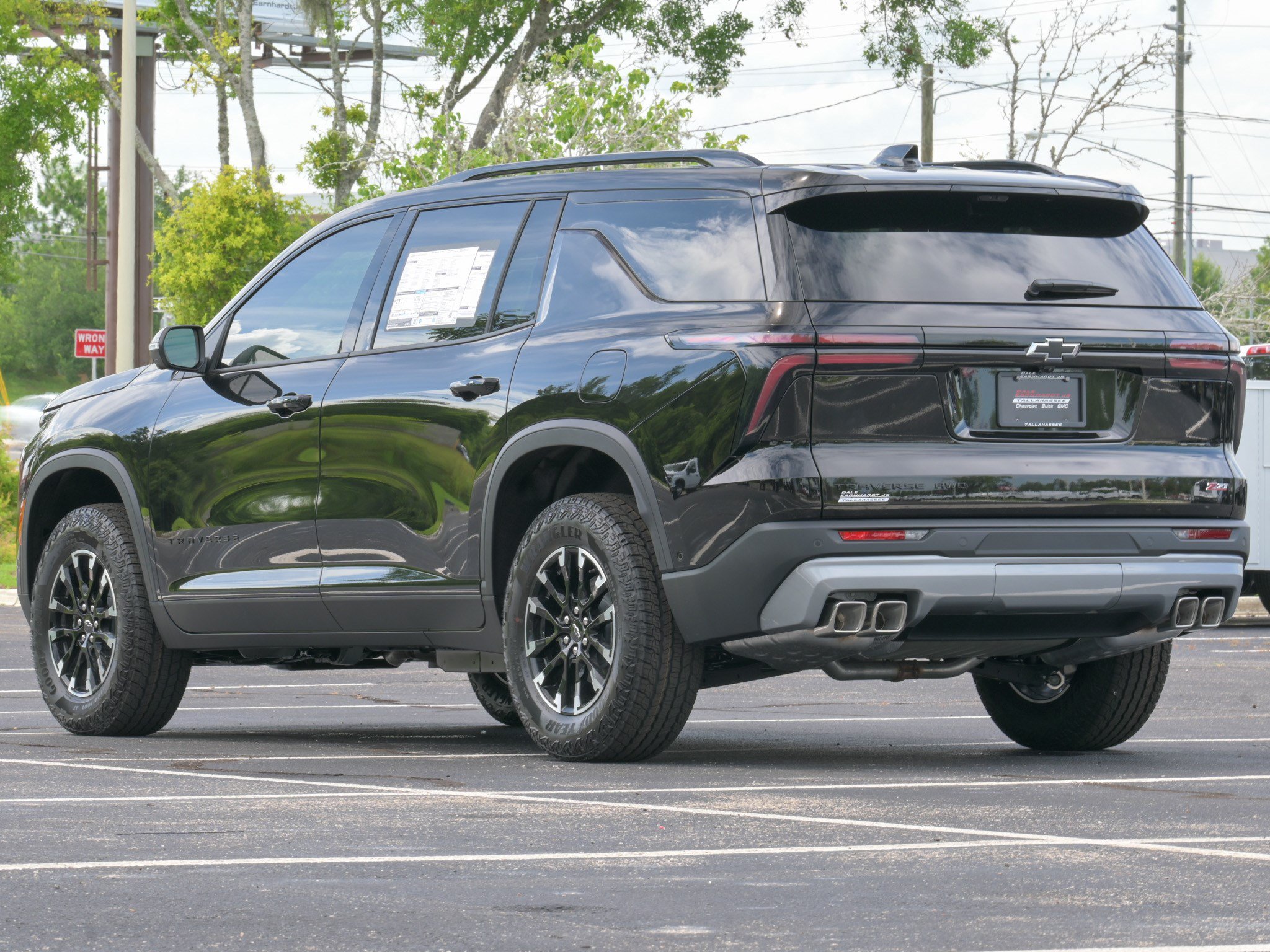 New 2026 Chevrolet Traverse Z71 w/ Enhanced Driving Package AWD/4WD image 3