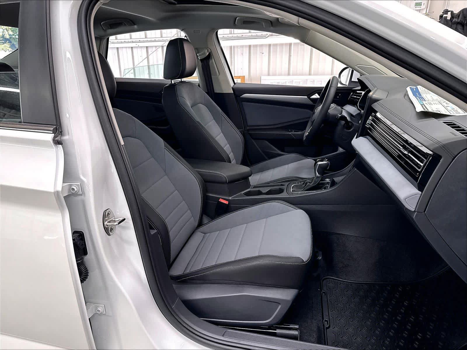 New 2027 Volkswagen Jetta SE FWD image 11