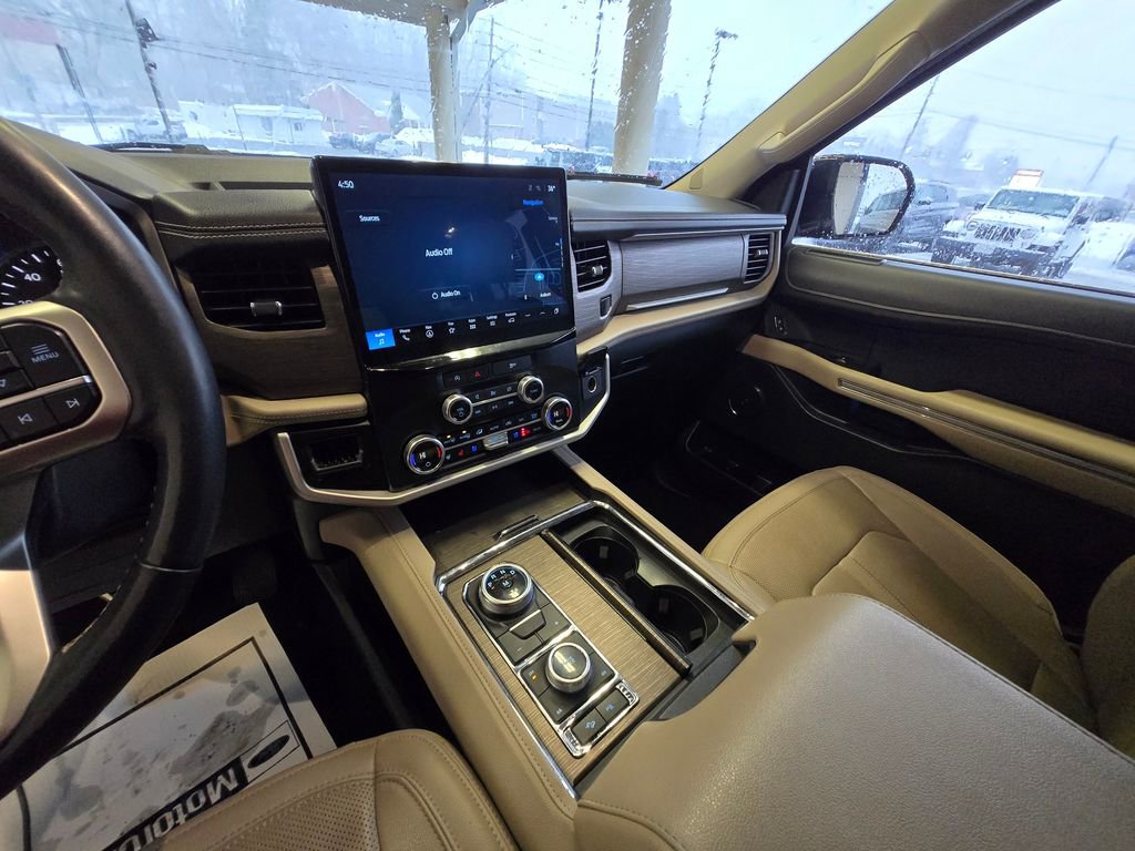 Used 2024 Ford Expedition Limited image 19