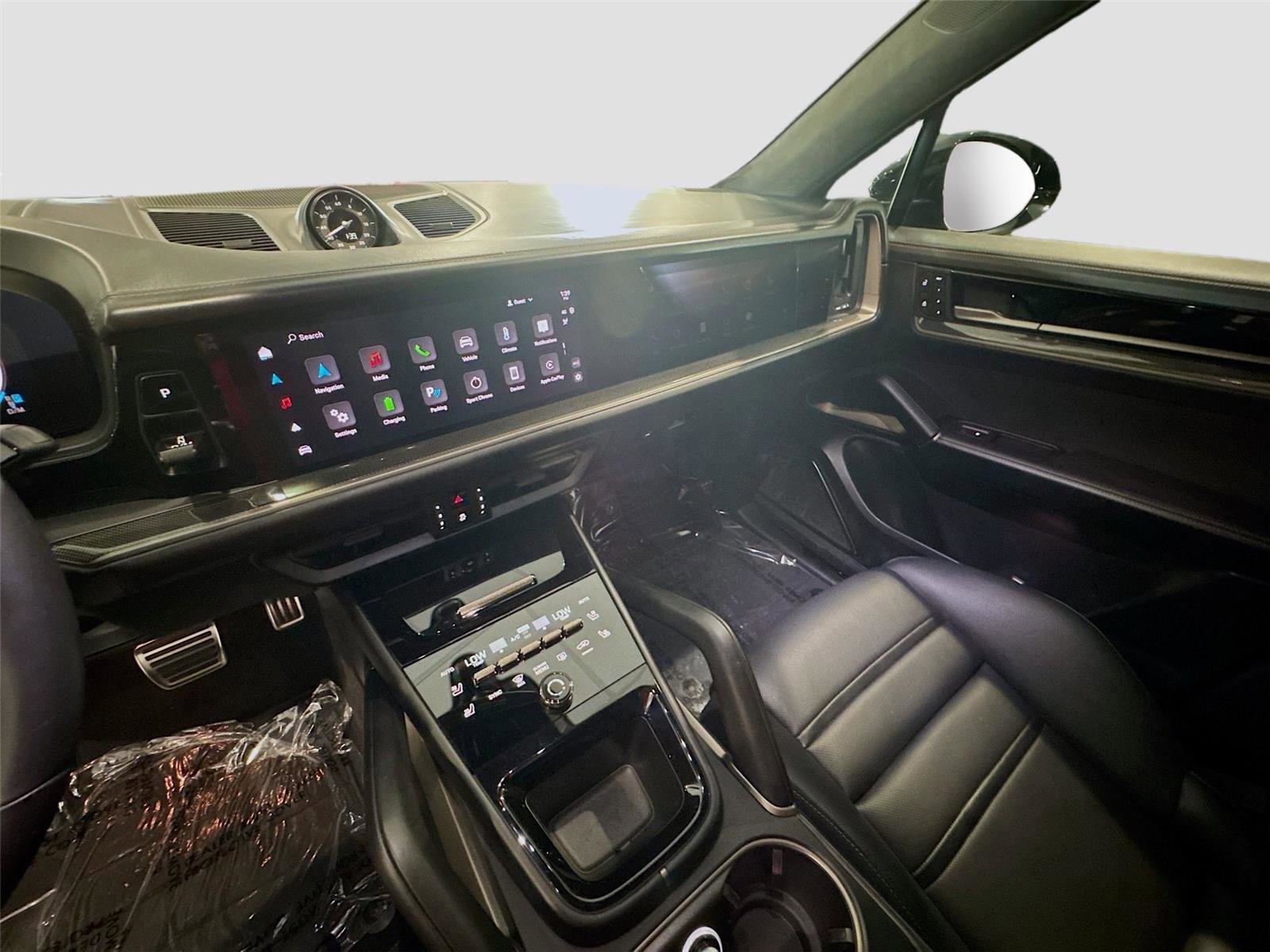 Used 2025 Porsche Cayenne Turbo image 8