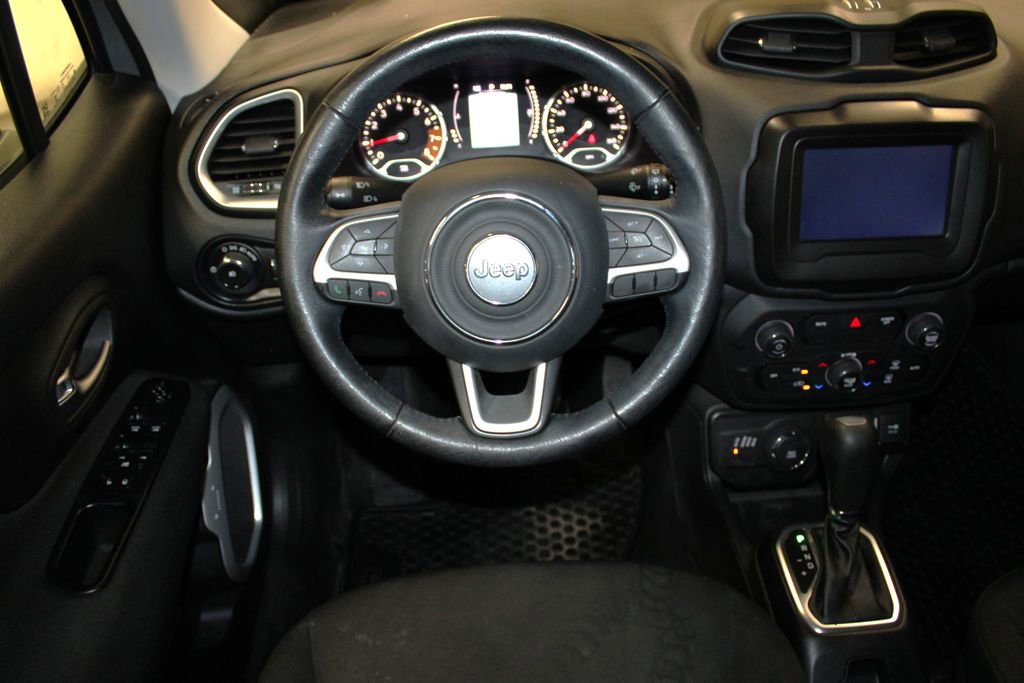 Used 2020 Jeep Renegade Latitude w/ Cold Weather Group image 13