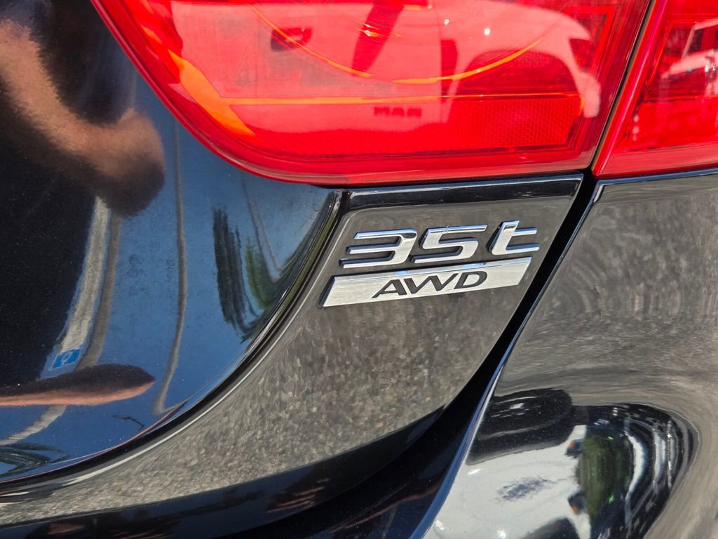 Used 2017 Jaguar XE Premium image 11