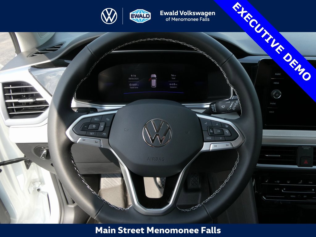 New 2025 Volkswagen Taos SE image 4