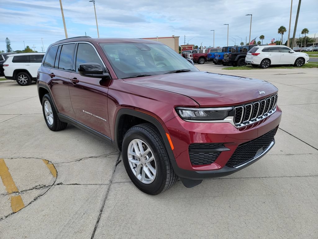 Used 2025 Jeep Grand Cherokee Laredo X w/ Luxury Tech Group I AWD/4WD image 1