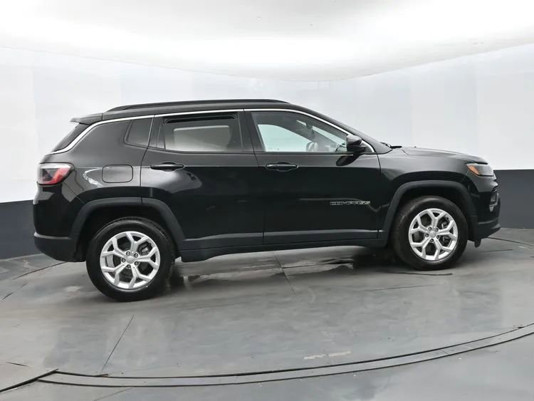 Used 2024 Jeep Compass Latitude AWD/4WD image 4