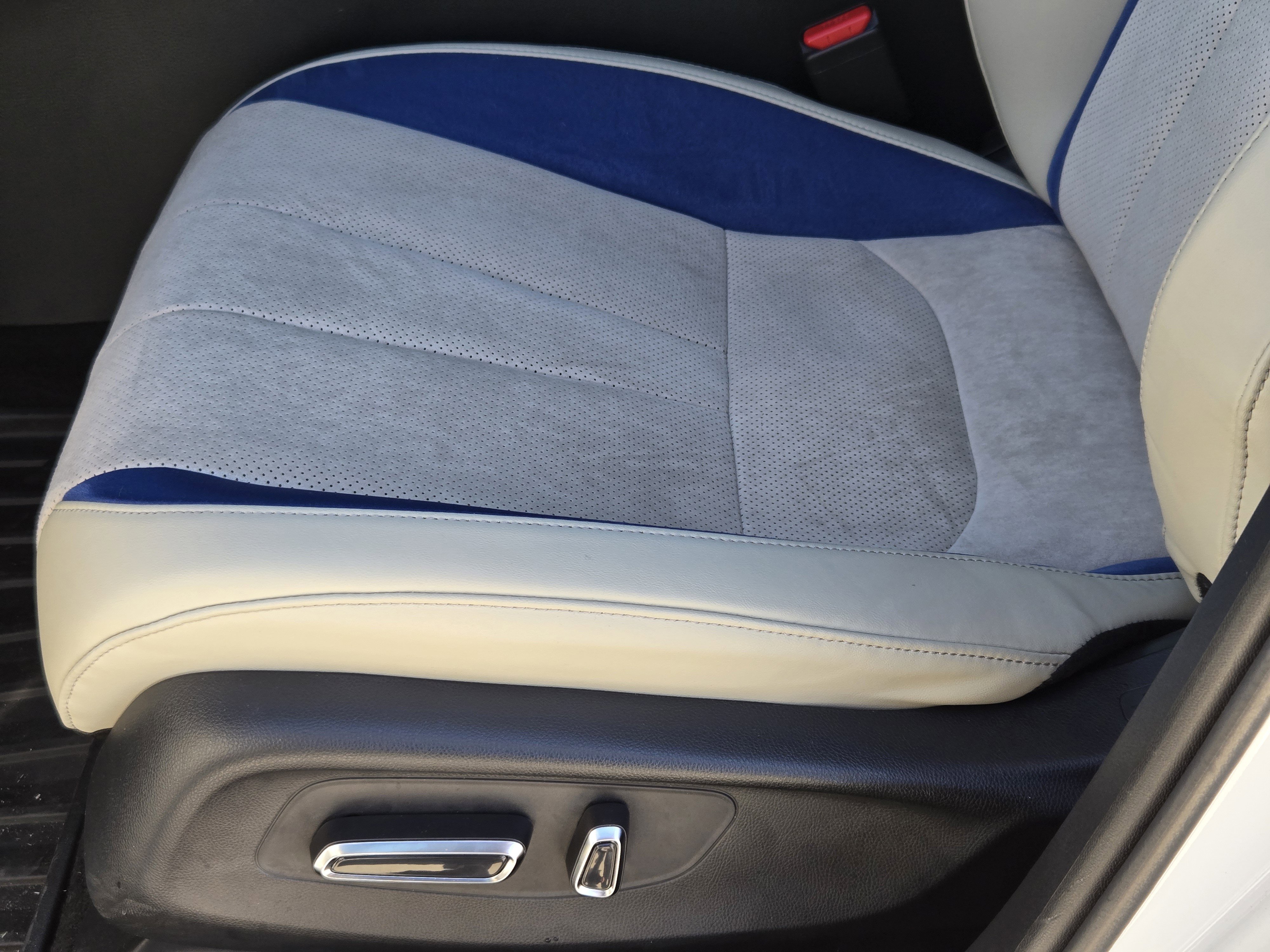 Certified 2025 Acura ADX A-Spec image 30