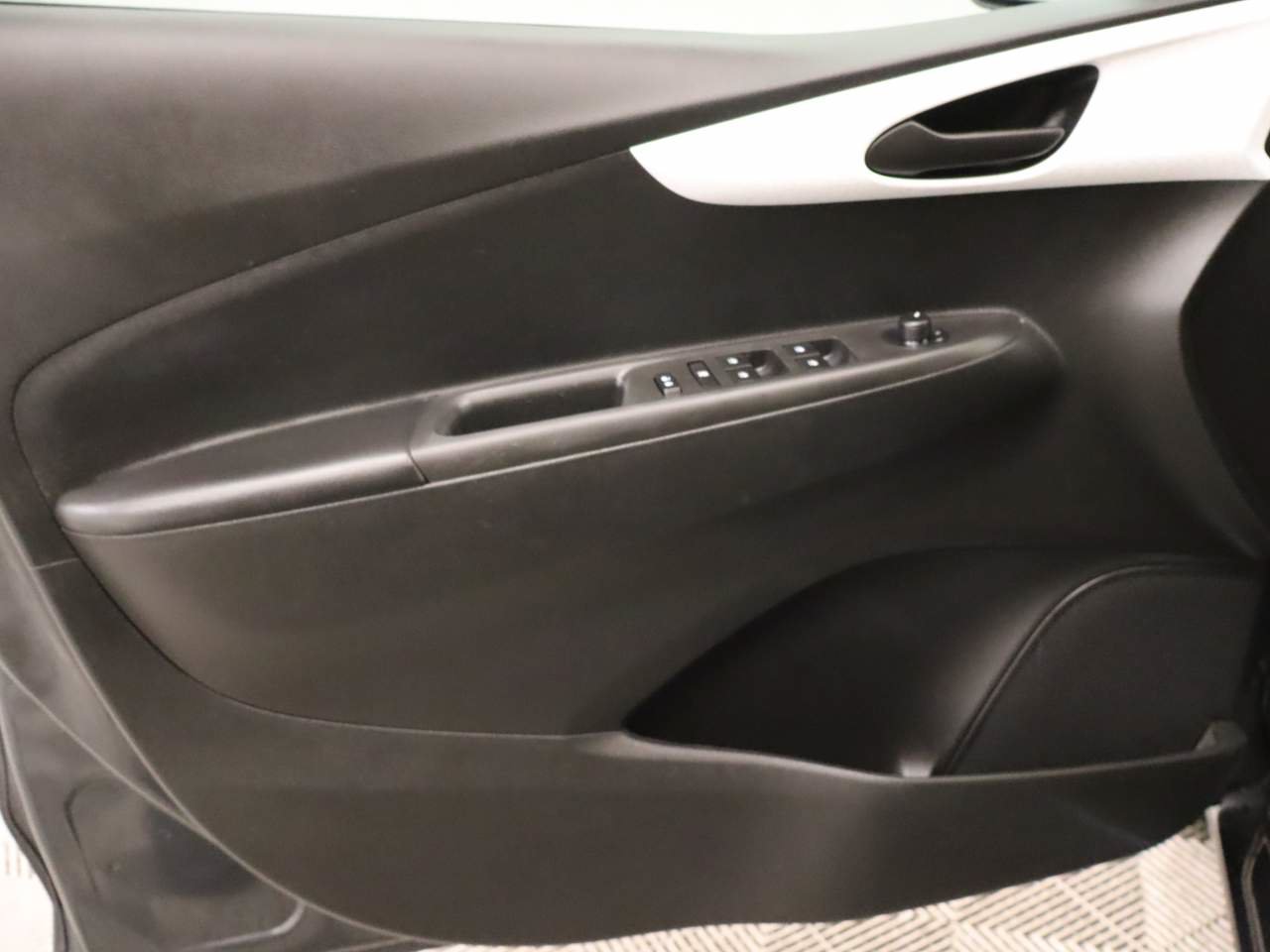 Used 2018 Chevrolet Spark LT FWD image 17