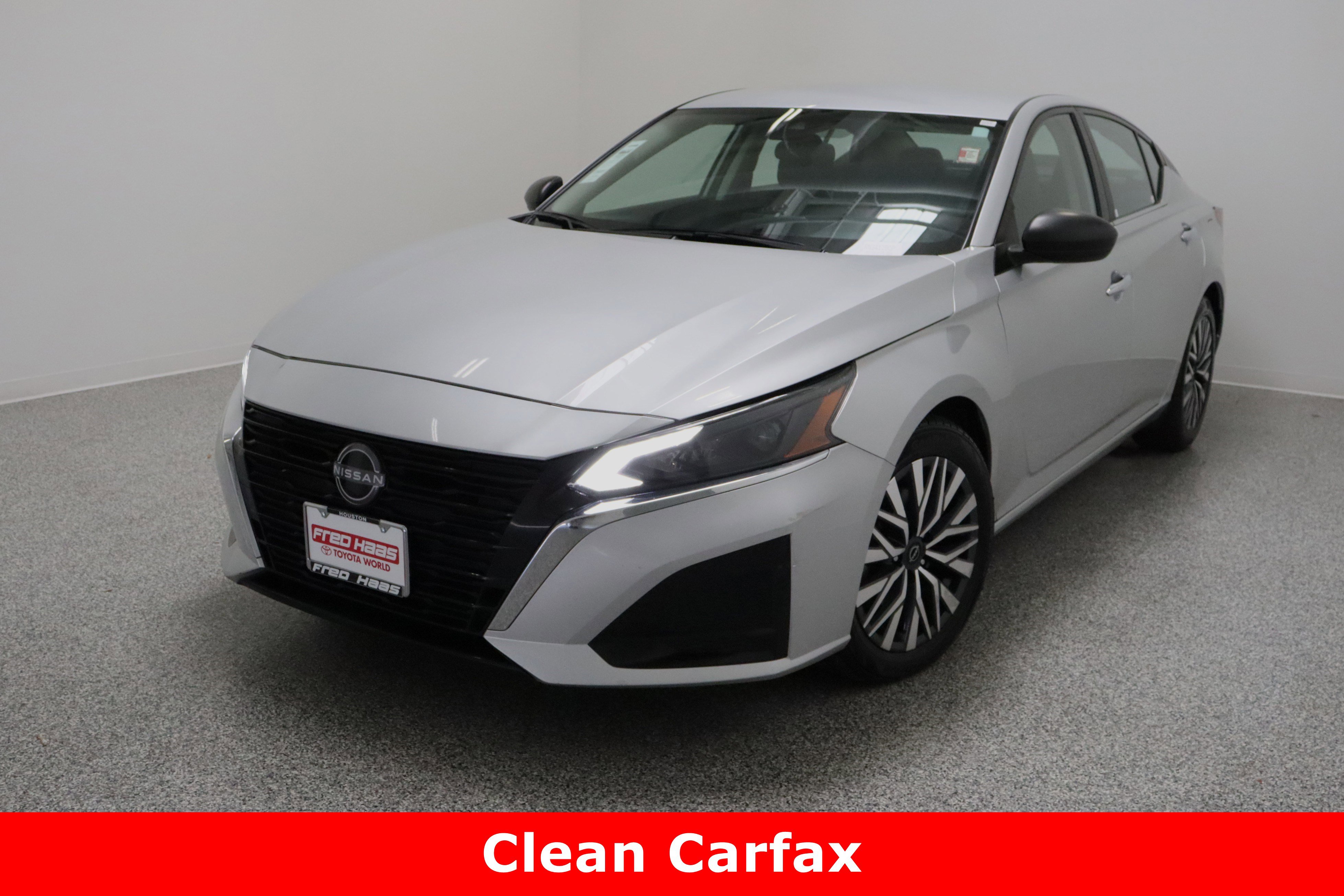 Used 2024 Nissan Altima 2.5 SV image 2