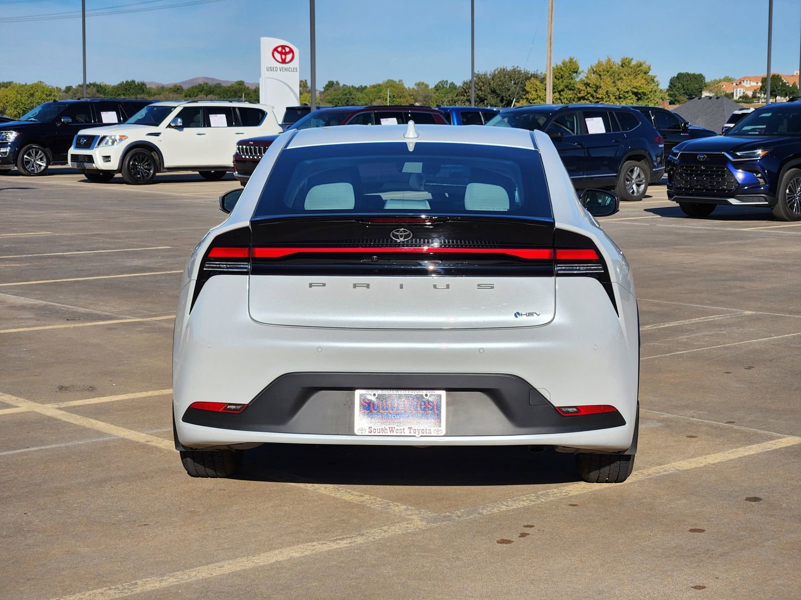 Used 2024 Toyota Prius LE image 8