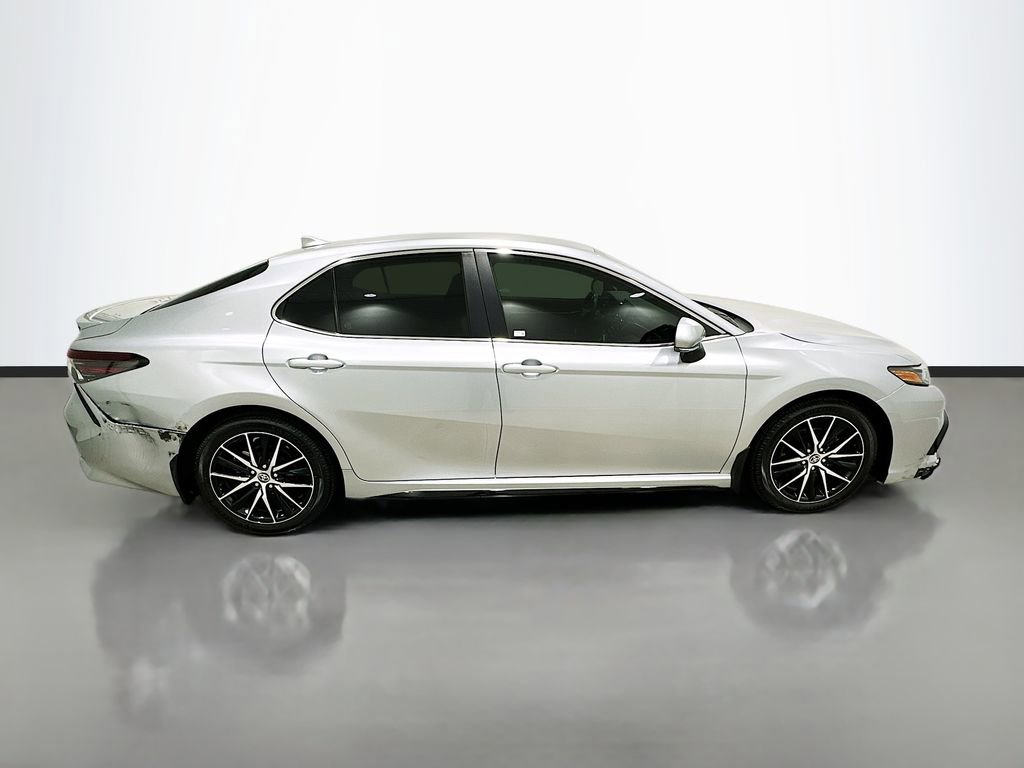 Used 2024 Toyota Camry SE image 8