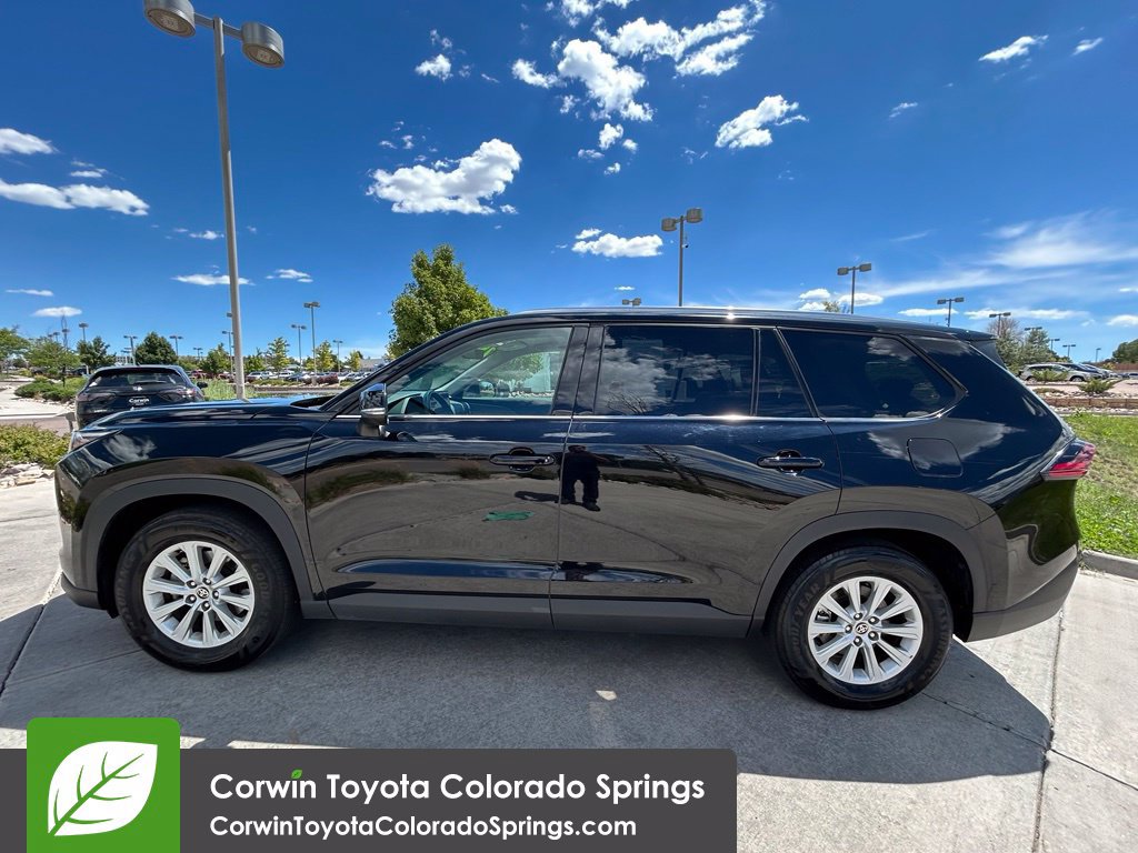 Used 2025 Toyota Grand Highlander AWD image 4