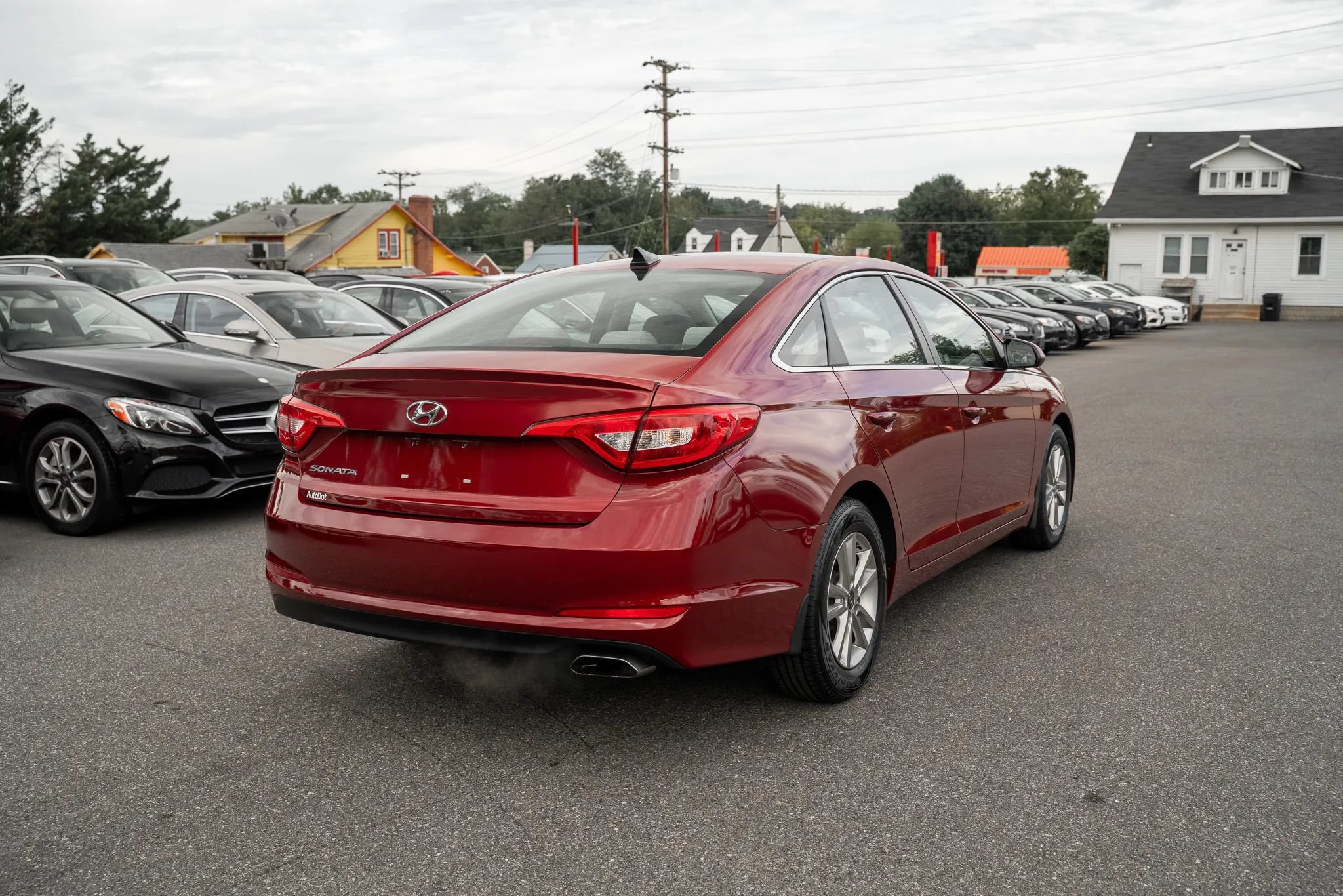 Used 2016 Hyundai Sonata SE w/ Cargo Package FWD image 3