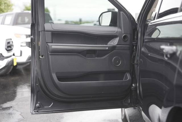 Used 2023 Ford Expedition XLT image 30