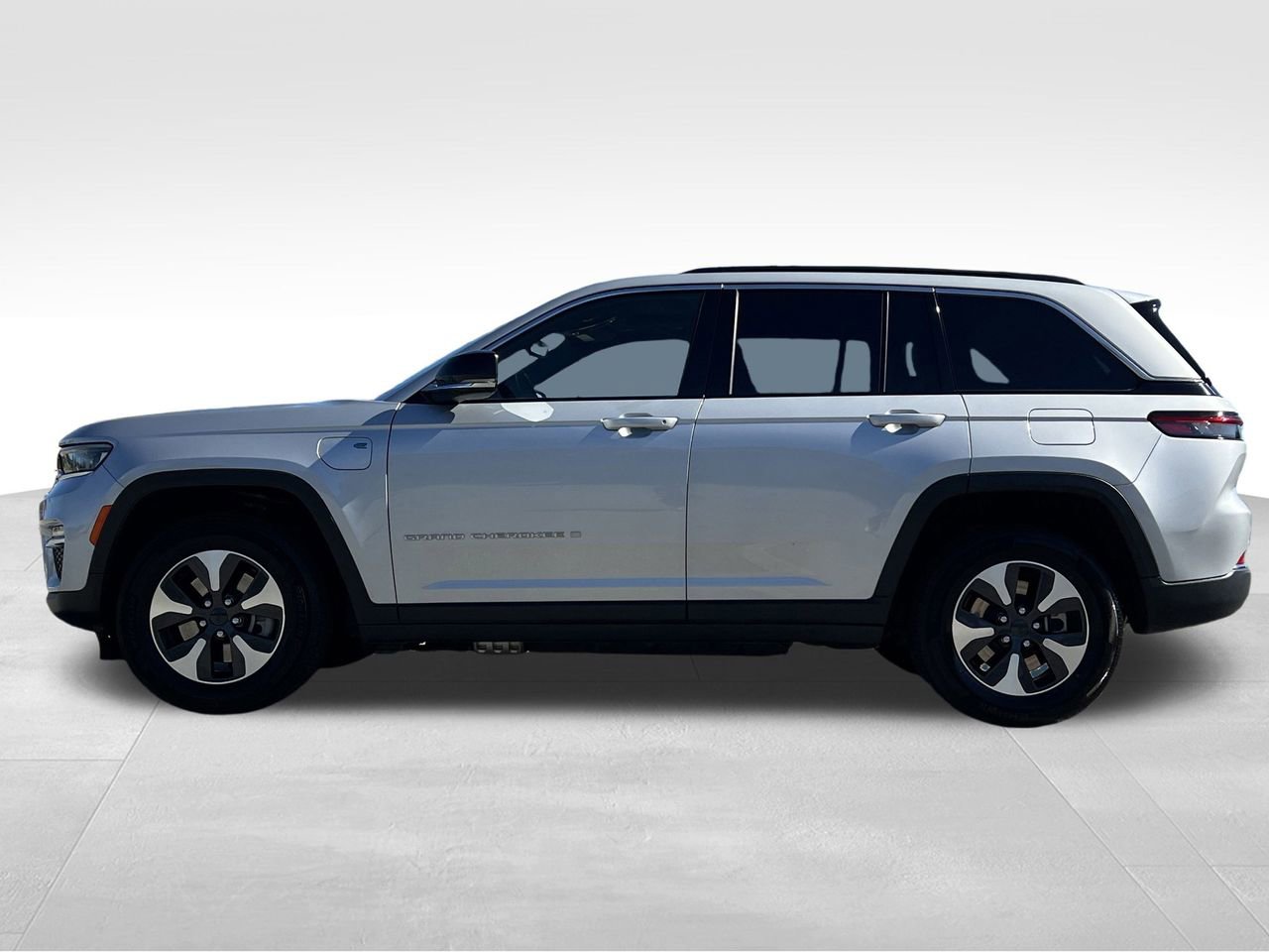 Used 2024 Jeep Grand Cherokee Limited 4xe image 31