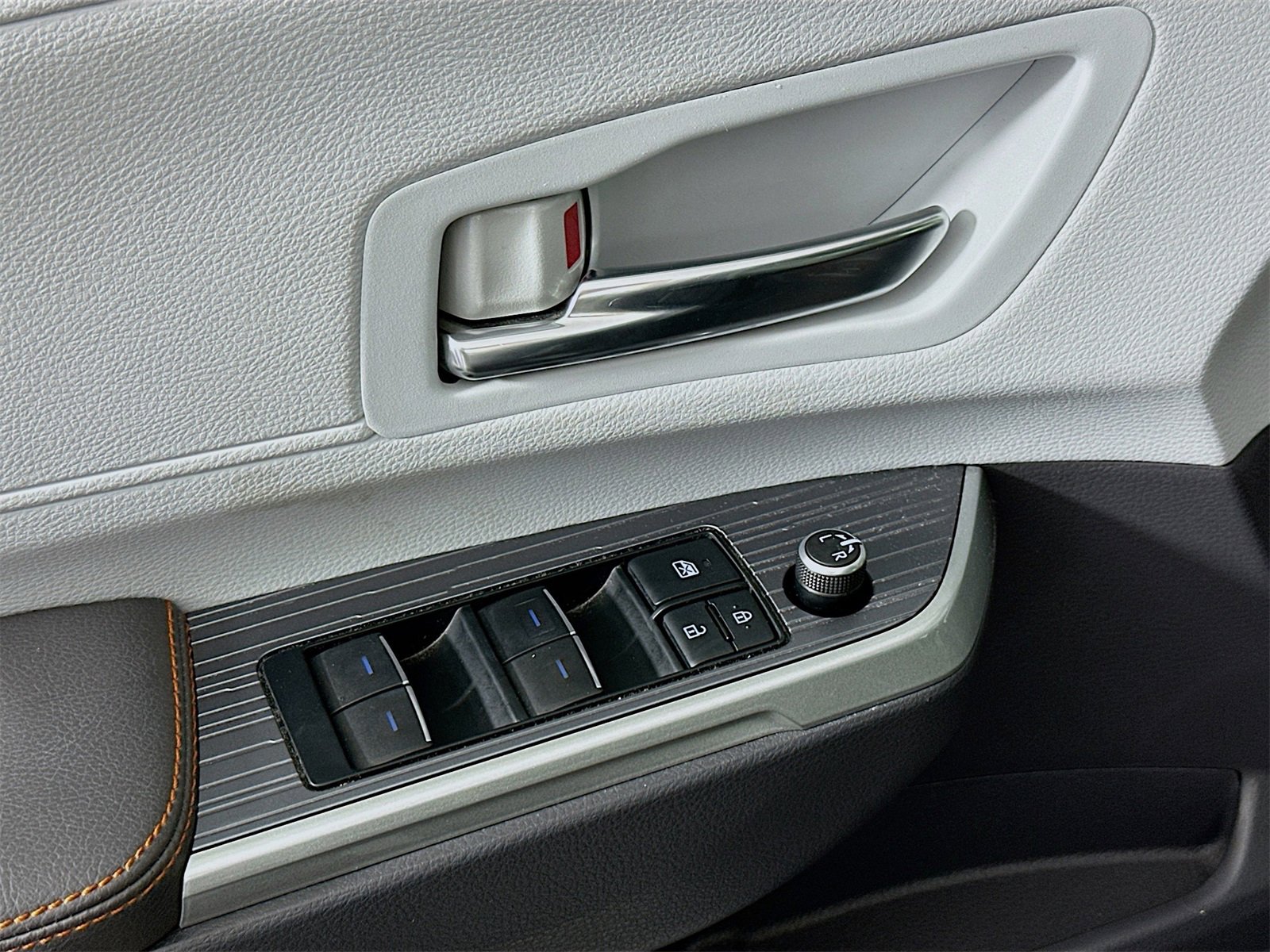 Used 2022 Toyota Sienna XSE image 18