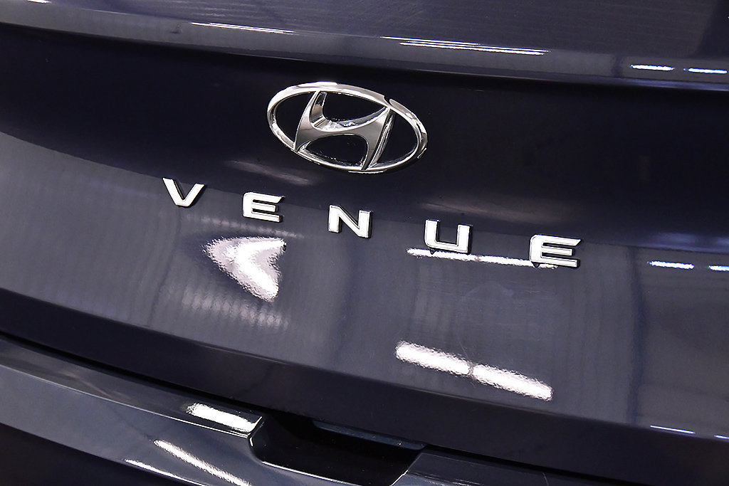 Used 2025 Hyundai Venue Limited FWD image 12