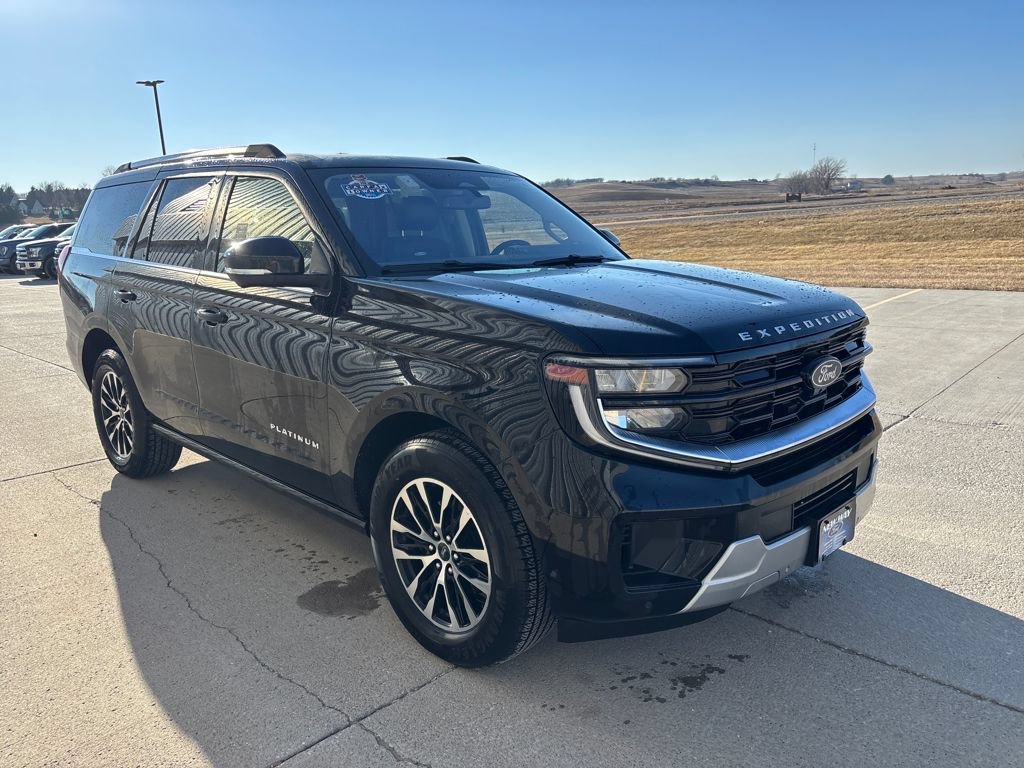 Used 2025 Ford Expedition Platinum AWD/4WD image 3