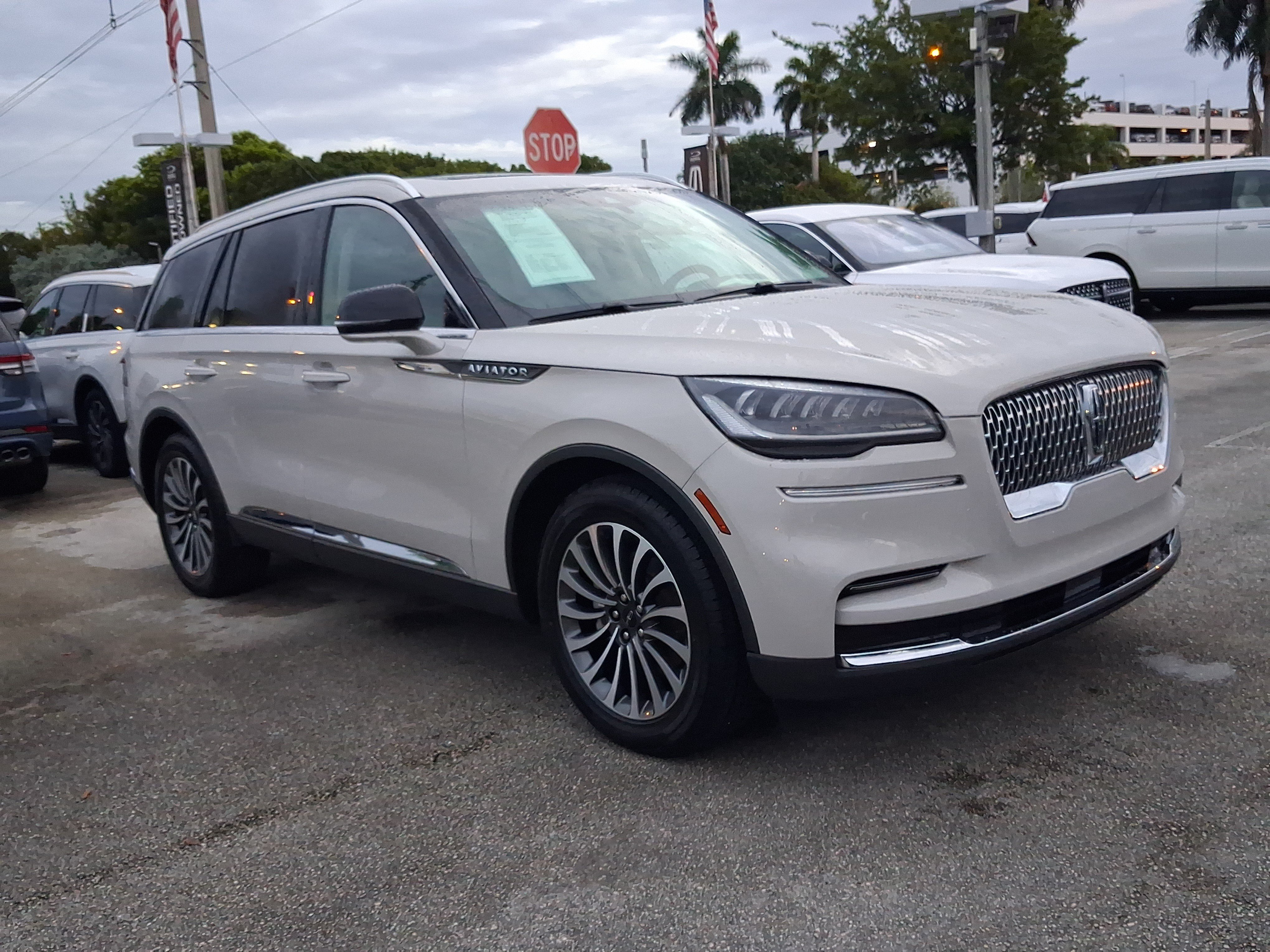 Used 2024 Lincoln Aviator 2WD w/ Premium Package image 21