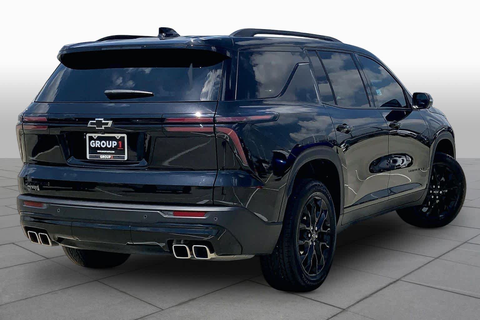 Used 2025 Chevrolet Traverse LT w/ Midnight/Sport Edition FWD image 12