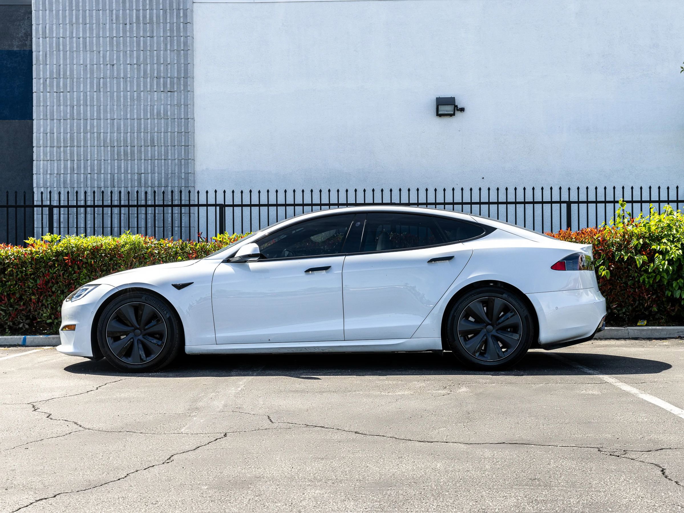 Used 2022 Tesla Model S Standard Range AWD/4WD image 2