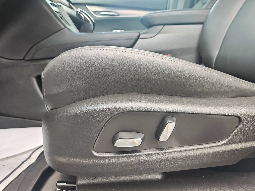 Used 2024 Cadillac XT6 Luxury AWD/4WD image 12