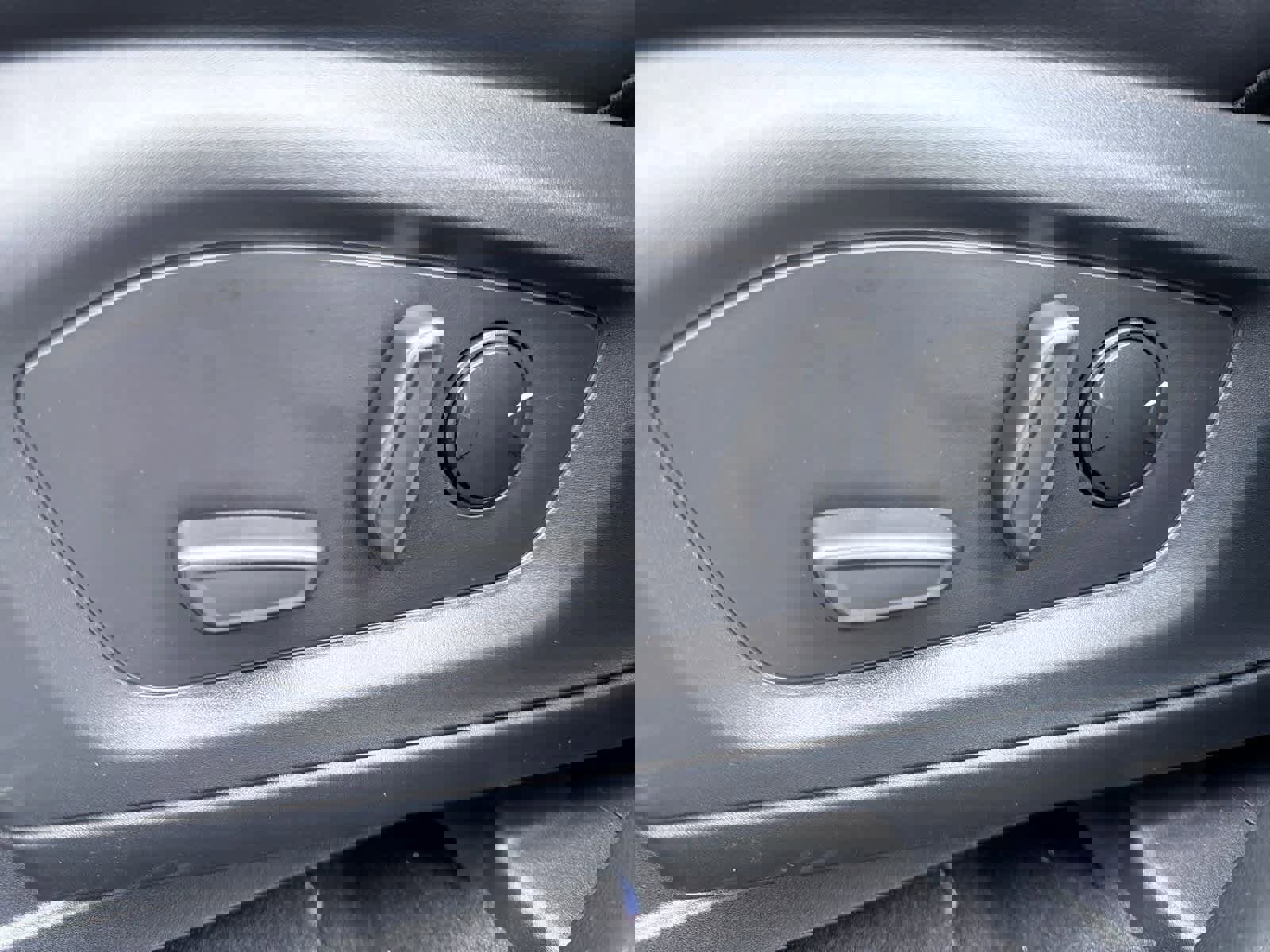 New 2026 Ford Explorer ST-Line w/ ST-Line Street Pack image 18