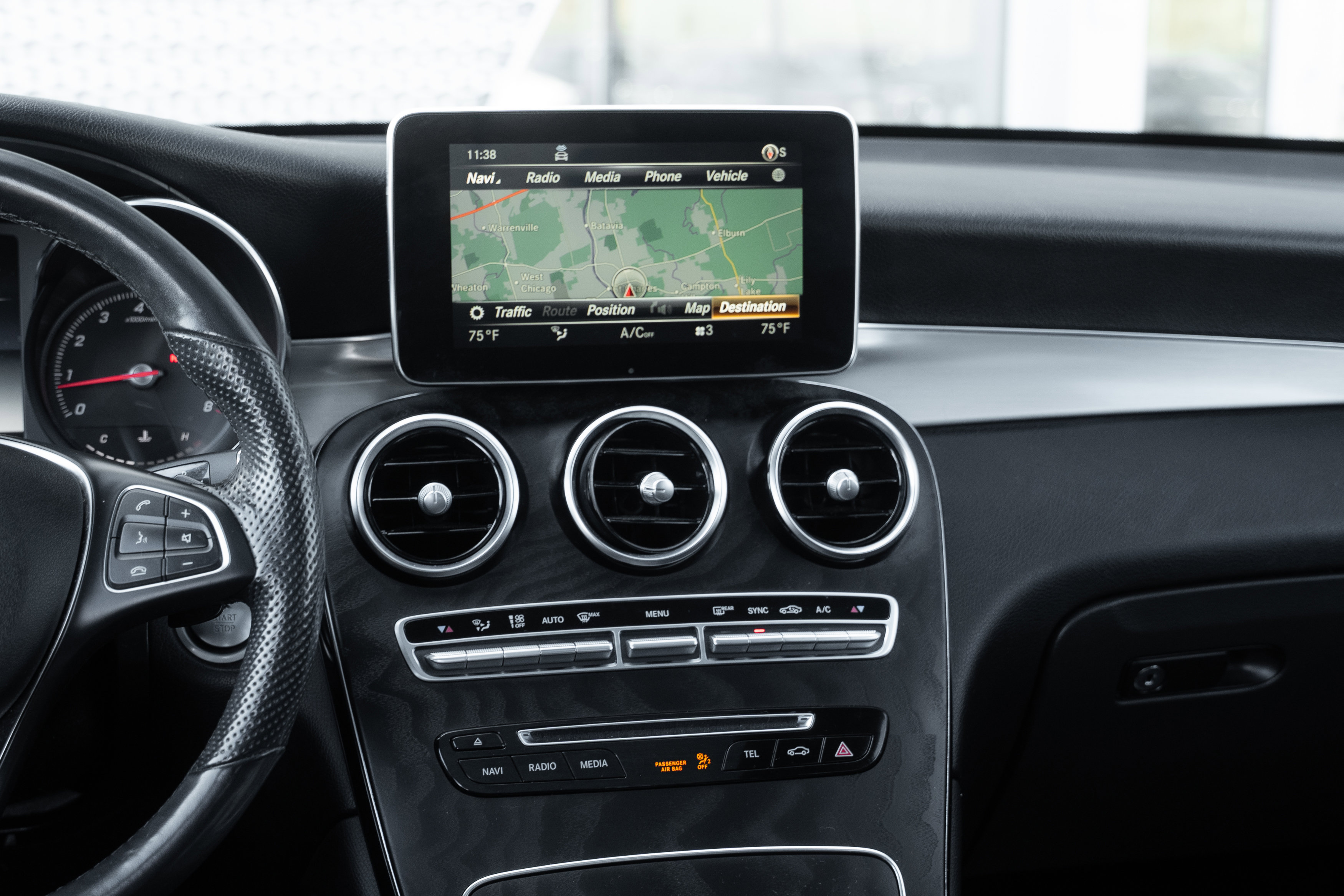 Used 2019 Mercedes-Benz GLC 300 4MATIC image 12