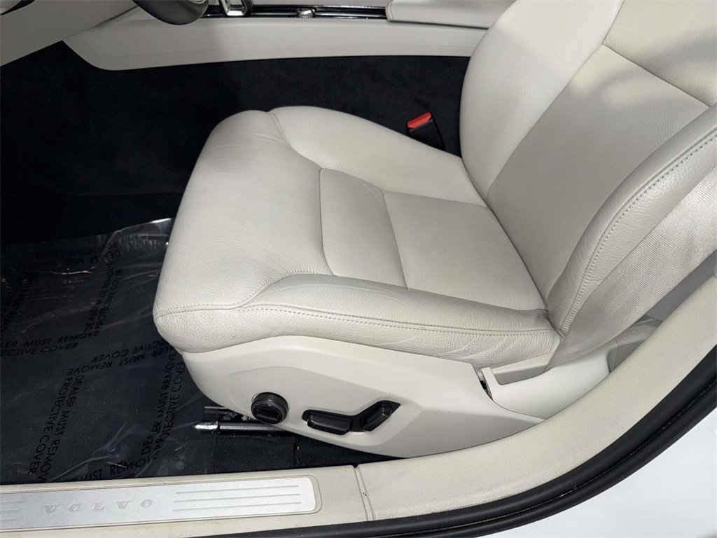 Used 2023 Volvo S60 B5 Plus image 3