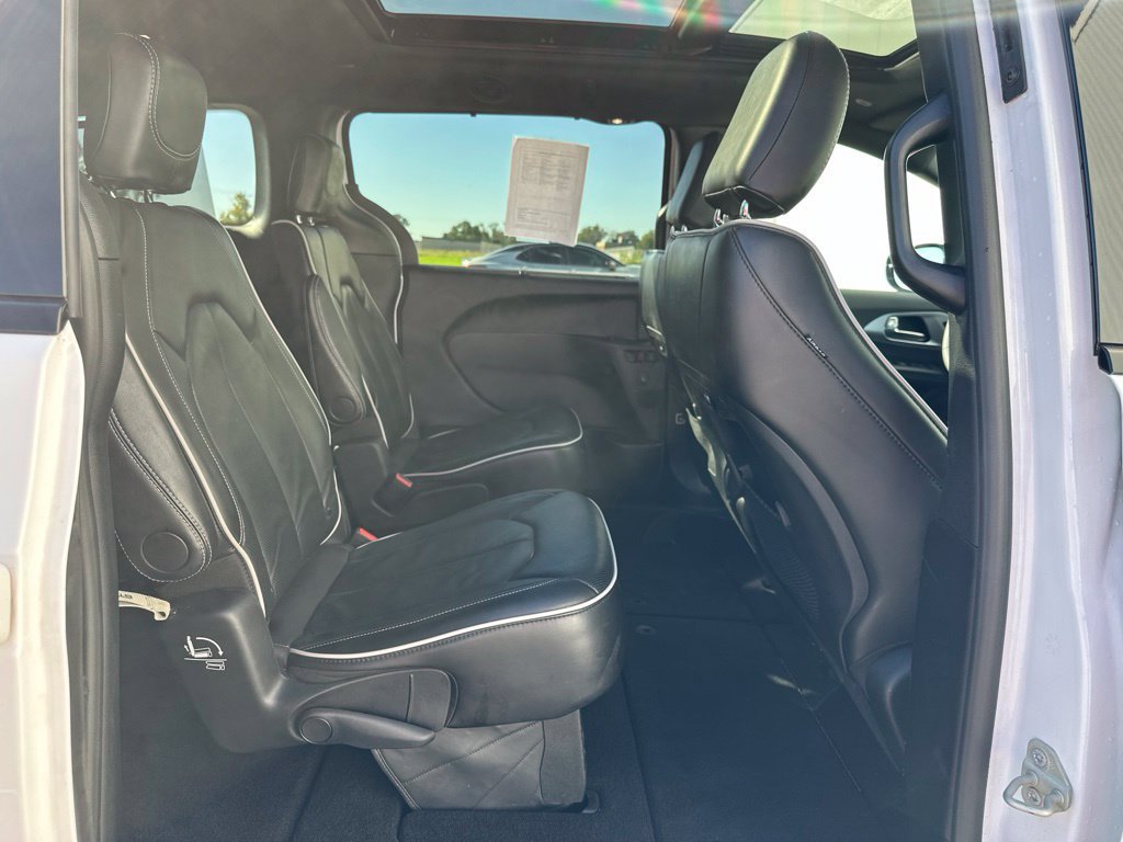 Used 2025 Chrysler Pacifica Limited FWD image 27
