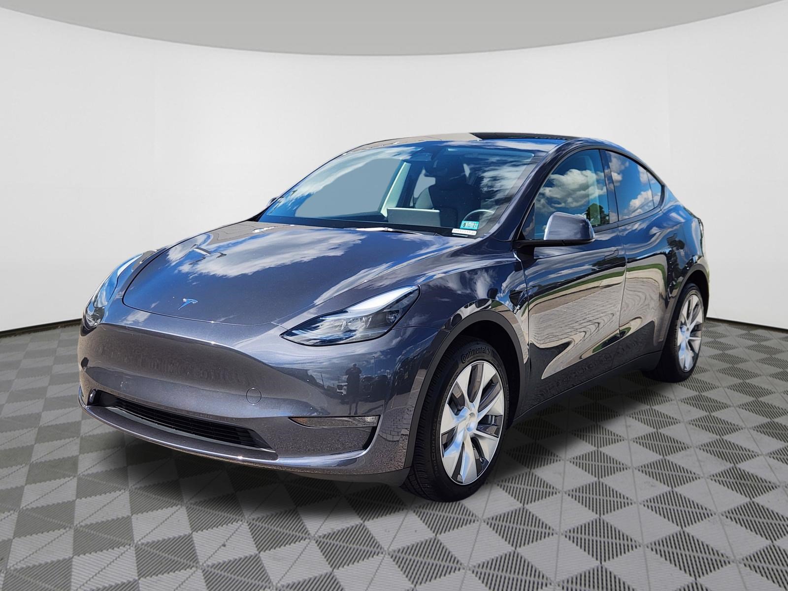 Used 2023 Tesla Model Y Long Range AWD/4WD image 2