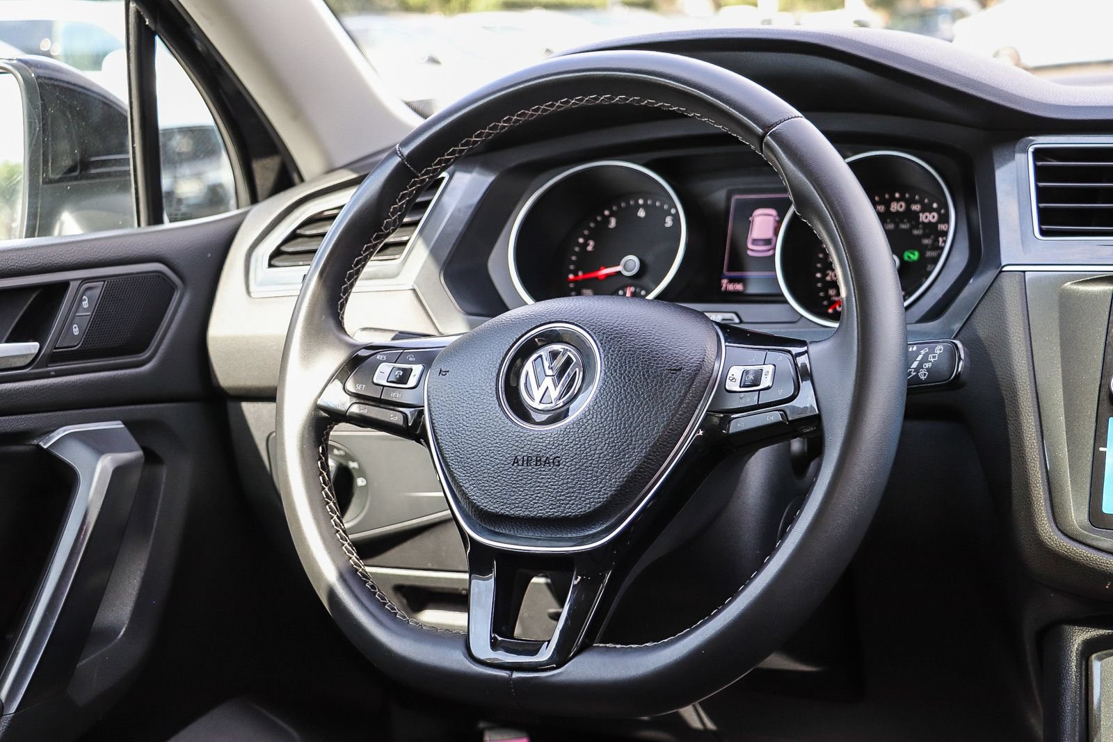 Used 2021 Volkswagen Tiguan SE FWD image 16
