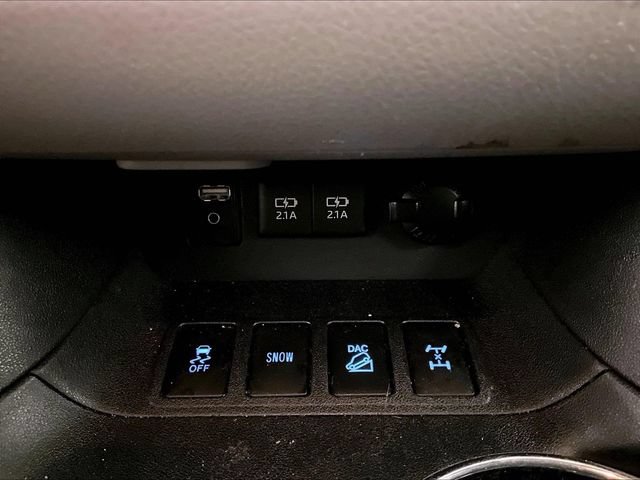 Used 2018 Toyota Highlander XLE AWD/4WD image 33