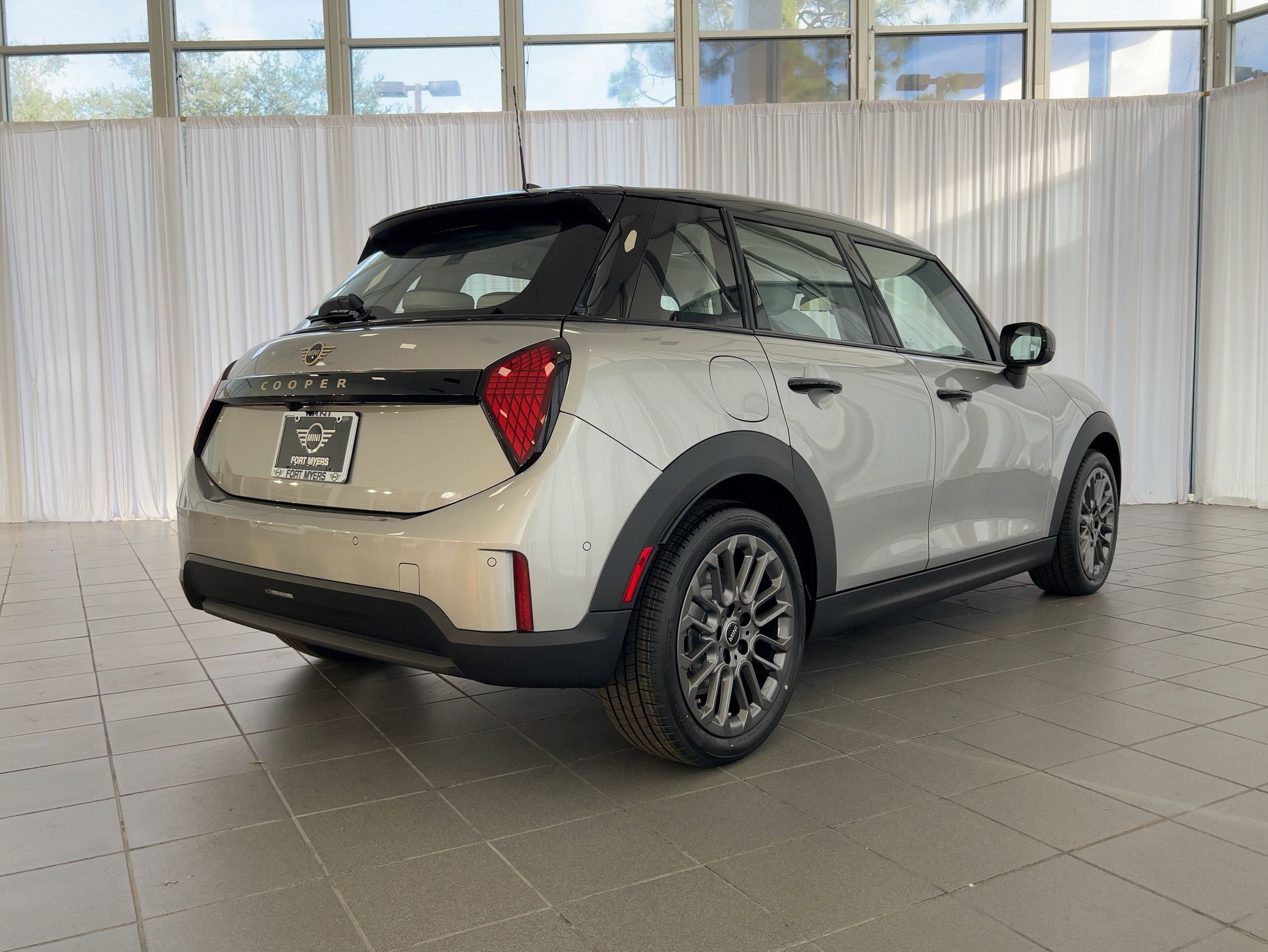New 2026 MINI Cooper 4-Door Hardtop FWD image 9