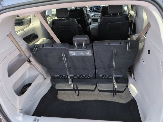 Used 2018 Chrysler Pacifica Touring-L Plus w/ Tire & Wheel Group FWD image 20