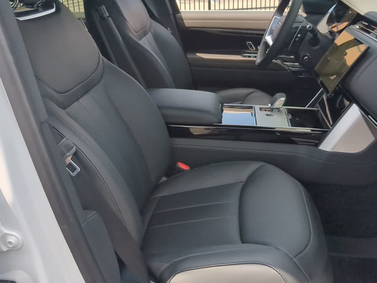 New 2026 Land Rover Range Rover Long Wheelbase SE AWD/4WD image 23