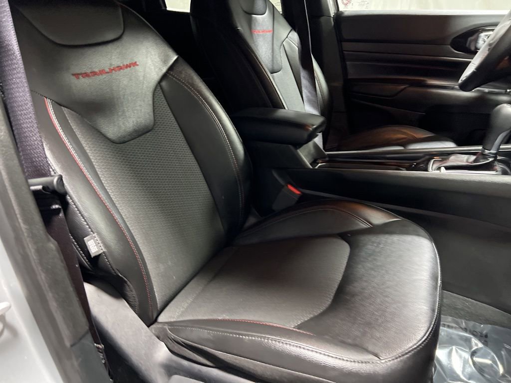 Used 2025 Jeep Compass Trailhawk image 10