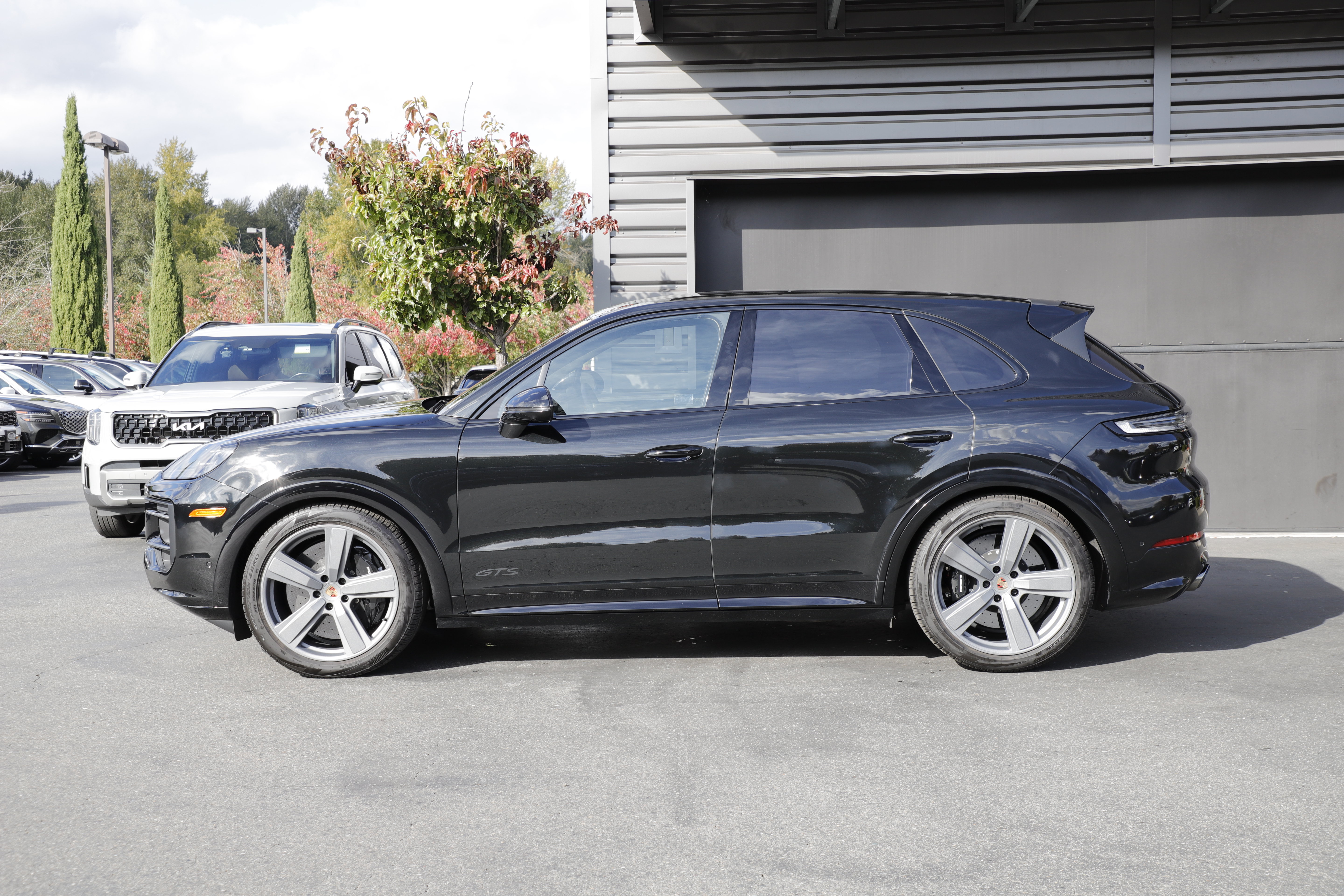 Used 2025 Porsche Cayenne GTS AWD/4WD image 3