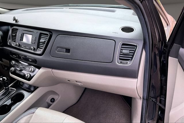 Used 2017 Kia Sedona LX w/ LX Essentials Premium Package FWD image 15